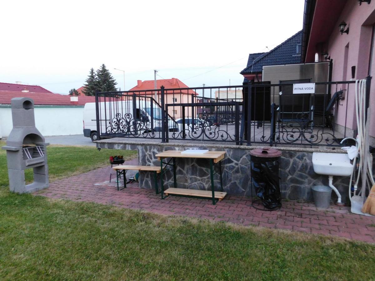 Apartmanovy Penzion Бойниці Екстер'єр фото