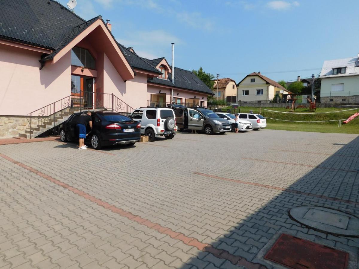 Apartmanovy Penzion Бойниці Екстер'єр фото